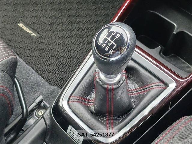 Suzuki SWIFT 2019-12 330086-1