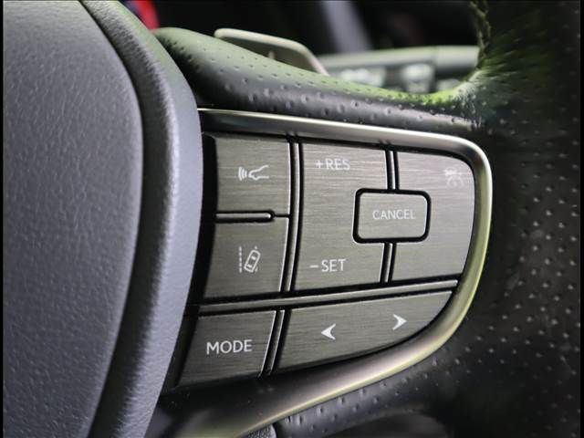 Lexus LS 2018-03 12583-13