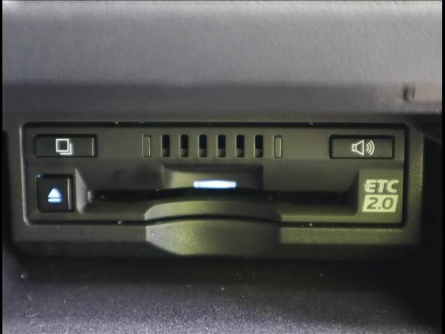 Lexus LS 2018-03 12583-7