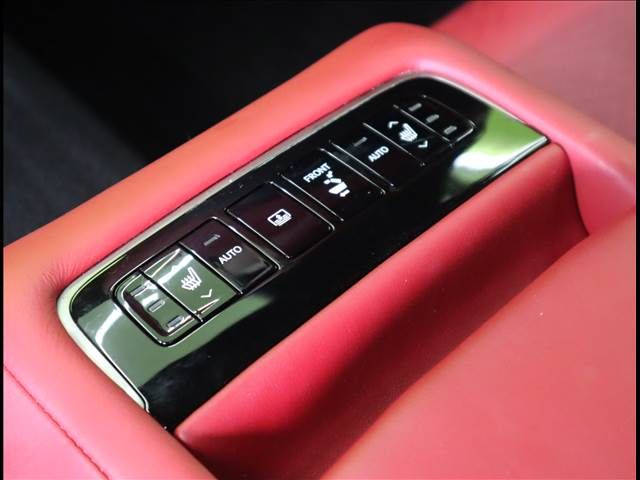 Lexus LS 2018-03 12583-25