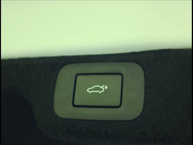 Lexus LS 2018-03 12583-28