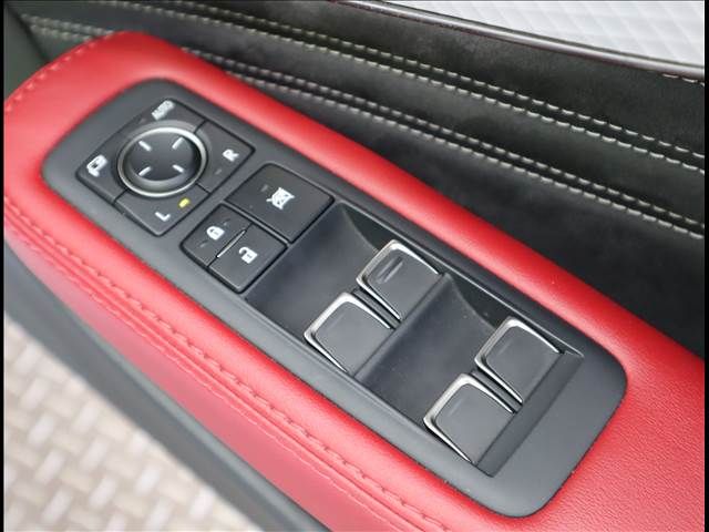 Lexus LS 2018-03 12583-17