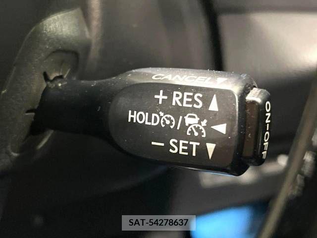 Toyota C-HR 2017-06 322983-4