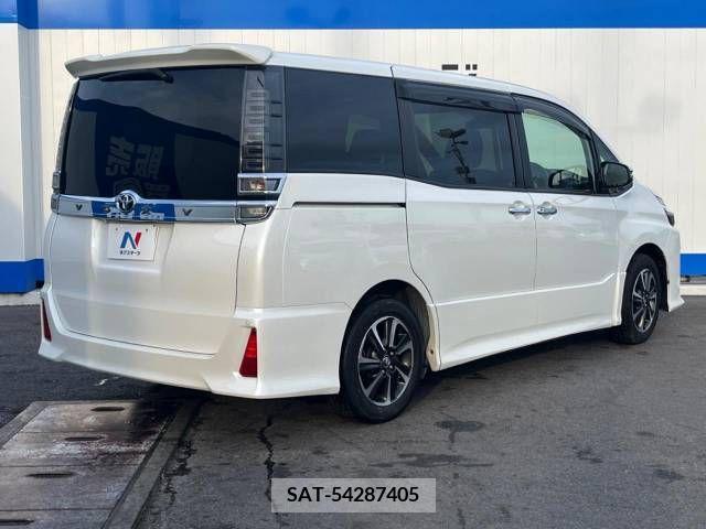 Toyota VOXY 2018-02 251816-17