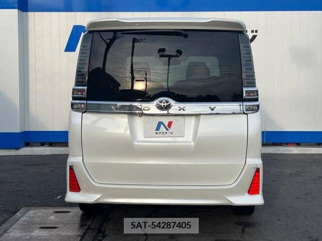 Toyota VOXY 2018-02 251816-15