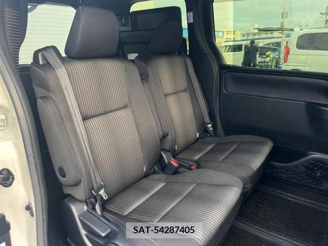 Toyota VOXY 2018-02 251816-9