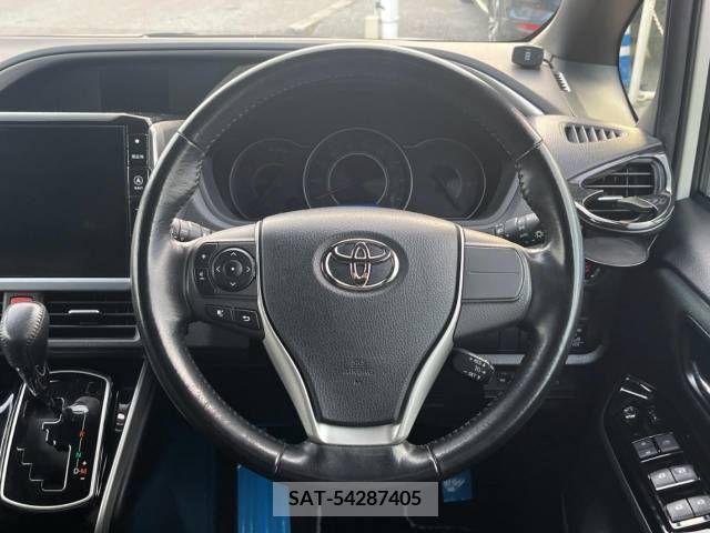 Toyota VOXY 2018-02 251816-11
