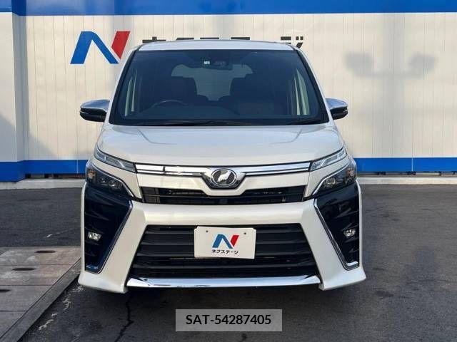 Toyota VOXY 2018-02 251816-14