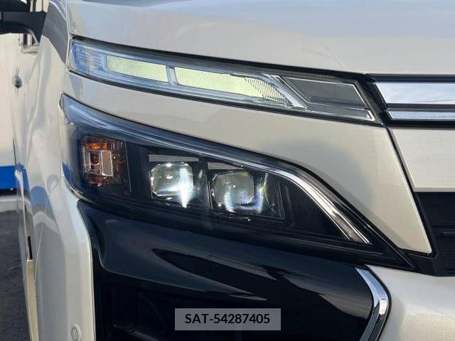 Toyota VOXY 2018-02 251816-12
