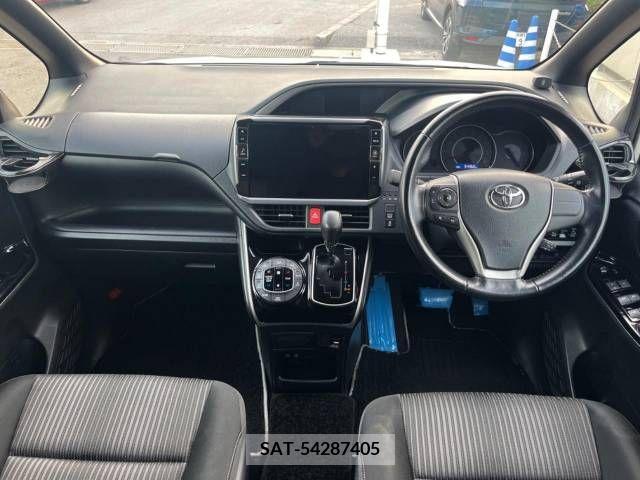 Toyota VOXY 2018-02 251816-1