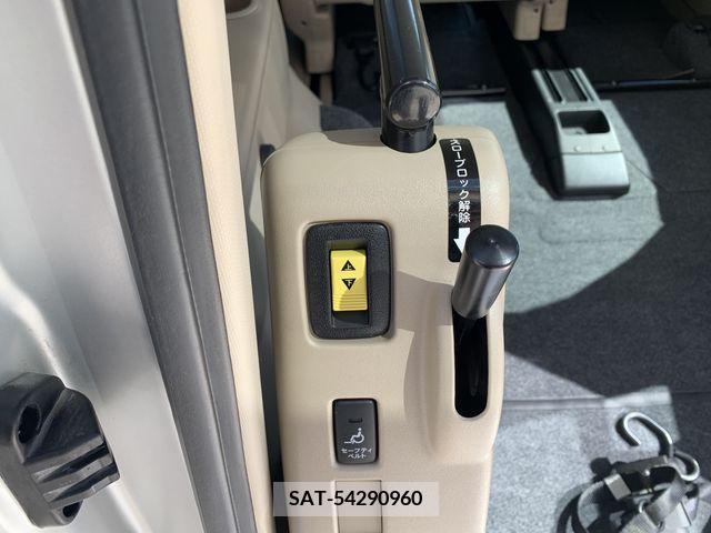 Toyota SIENTA 2010-02 344254-11