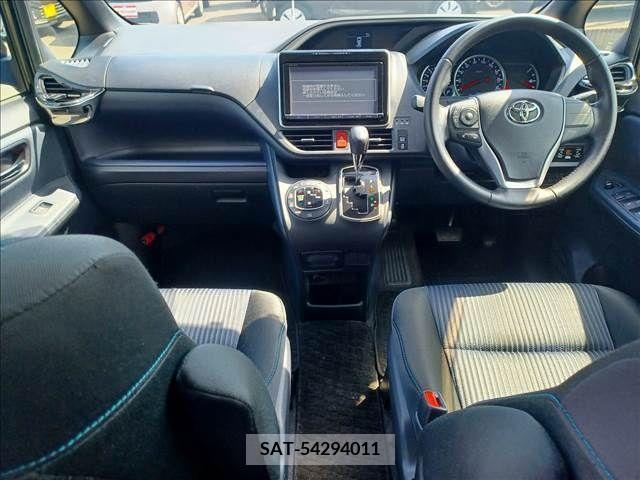 Toyota VOXY 2015-10 231327-1