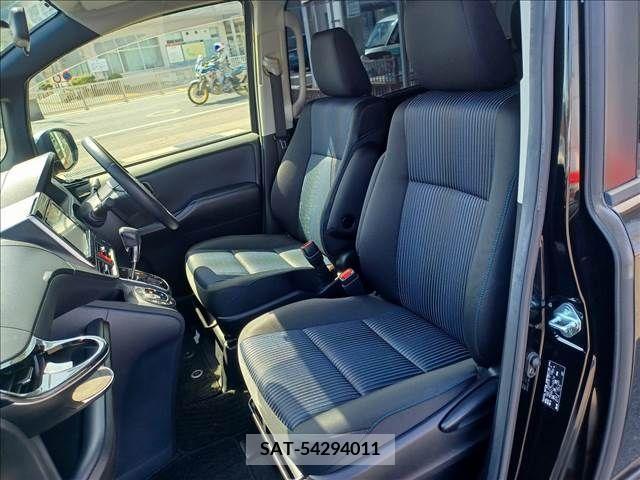 Toyota VOXY 2015-10 231327-3