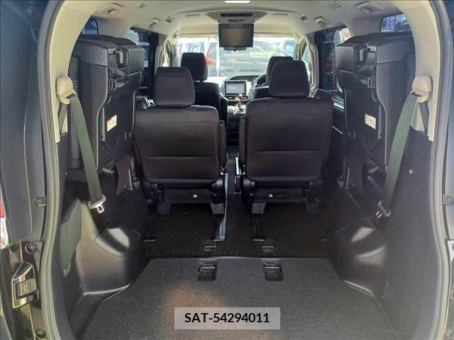 Toyota VOXY 2015-10 231327-7