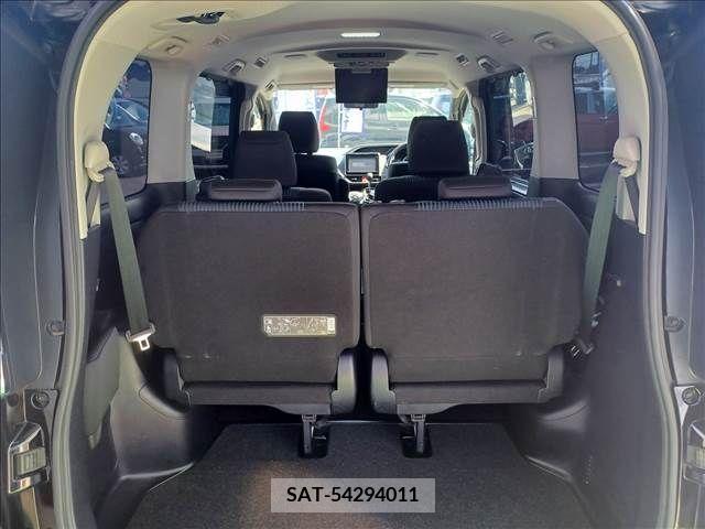 Toyota VOXY 2015-10 231327-6