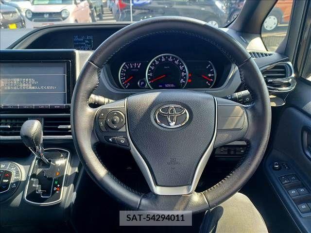 Toyota VOXY 2015-10 231327-14