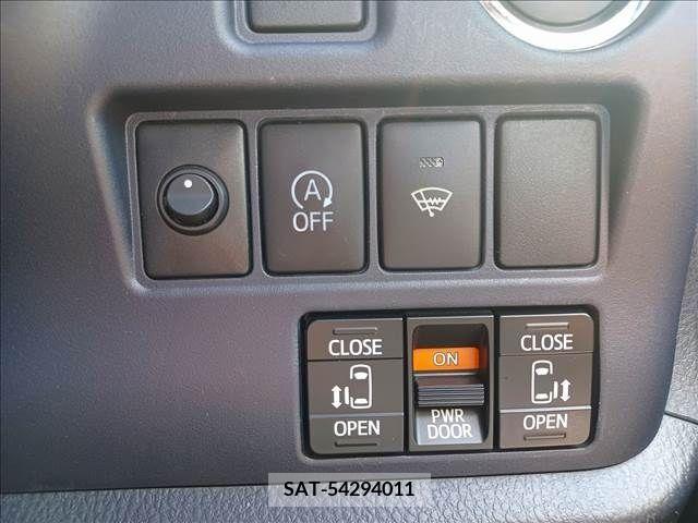 Toyota VOXY 2015-10 231327-19