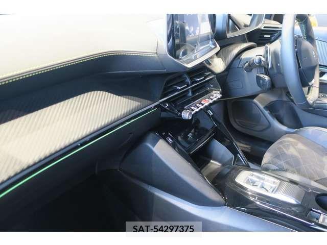 Peugeot 208 2022-12 317410-18