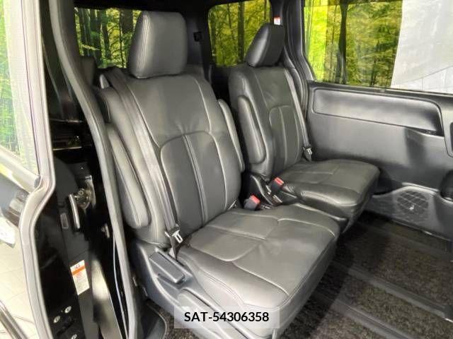 Toyota VOXY 2019-05 332486-9