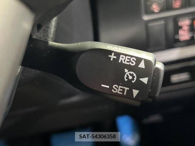Toyota VOXY 2019-05 332486-7