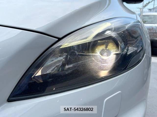 Volvo V40 2013-05 320568-14