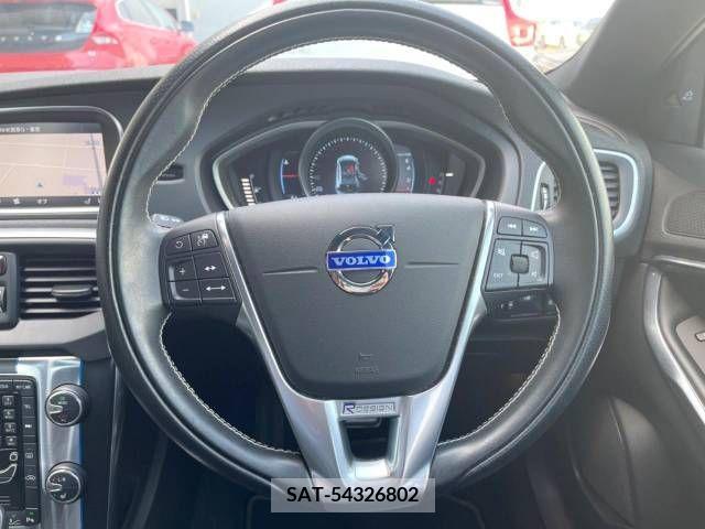 Volvo V40 2013-05 320568-10