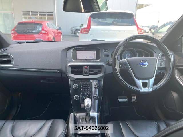 Volvo V40 2013-05 320568-1