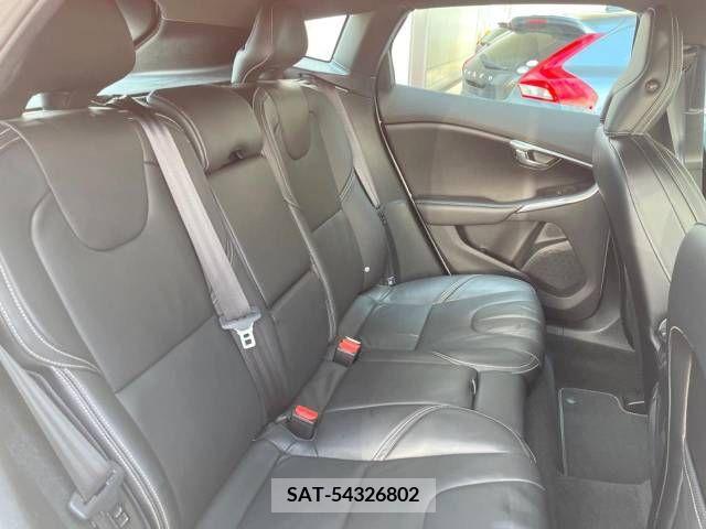 Volvo V40 2013-05 320568-12