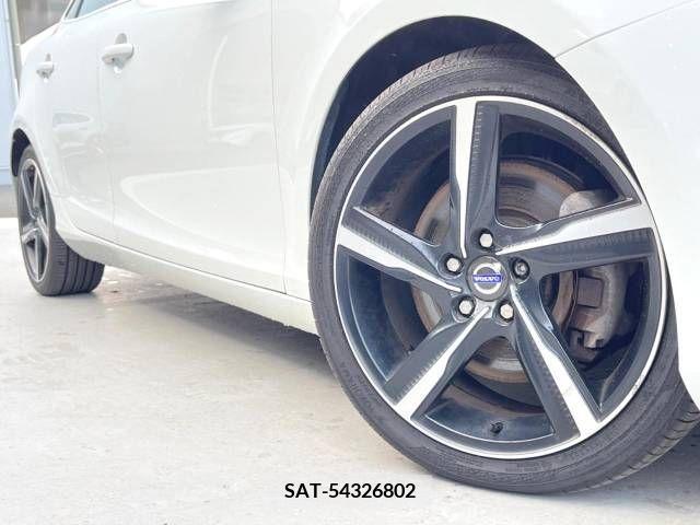 Volvo V40 2013-05 320568-15