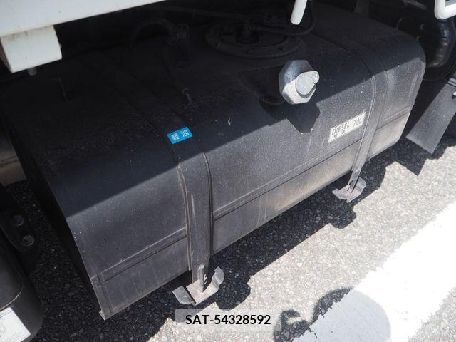 Mitsubishi CANTER 2016-02 294562-25