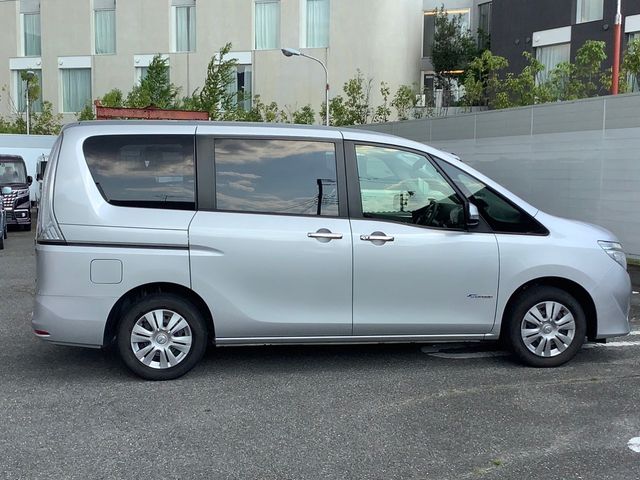 Nissan SERENA 2015-02 8211-7