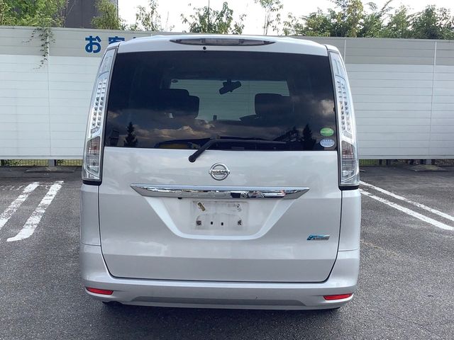 Nissan SERENA 2015-02 8211-5
