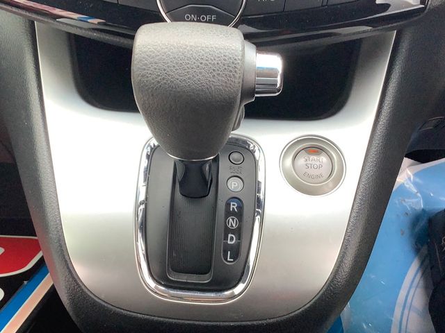 Nissan SERENA 2015-02 8211-12