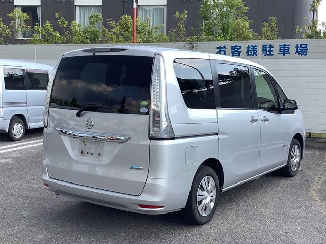 Nissan SERENA 2015-02 8211-6