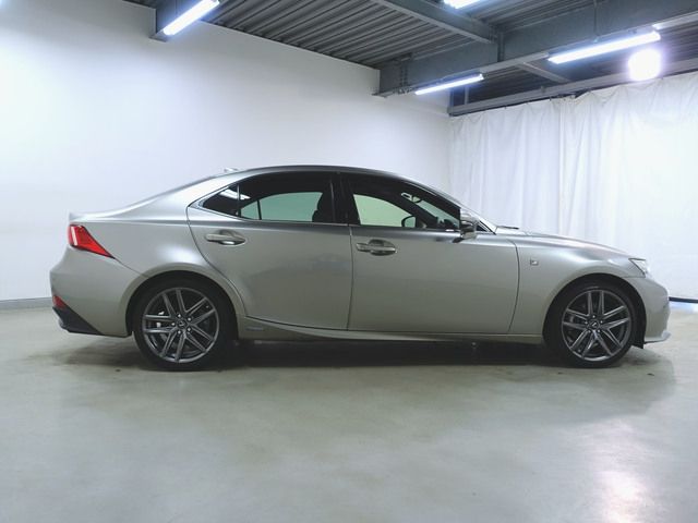 Lexus IS 2014-04 10679-7