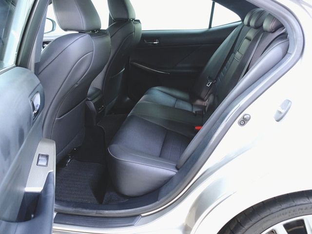 Lexus IS 2014-04 10679-4