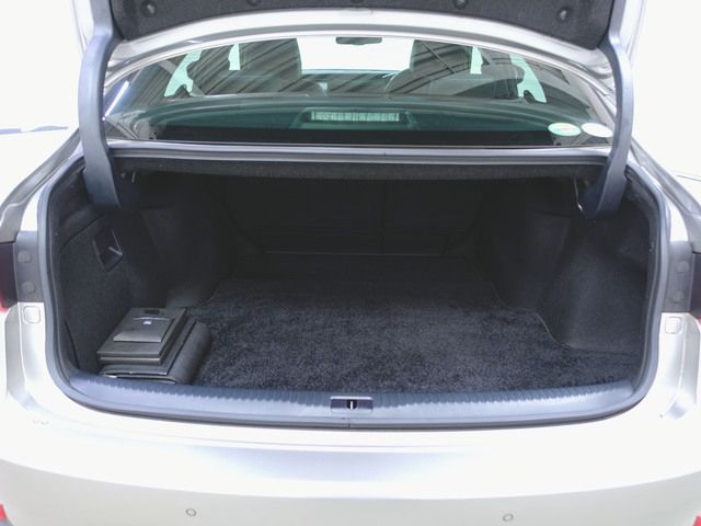 Lexus IS 2014-04 10679-9