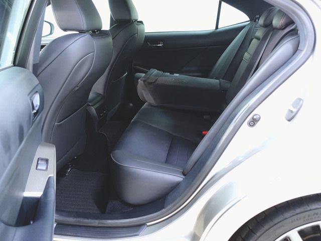 Lexus IS 2014-04 10679-13
