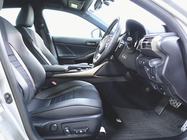 Lexus IS 2014-04 10679-22