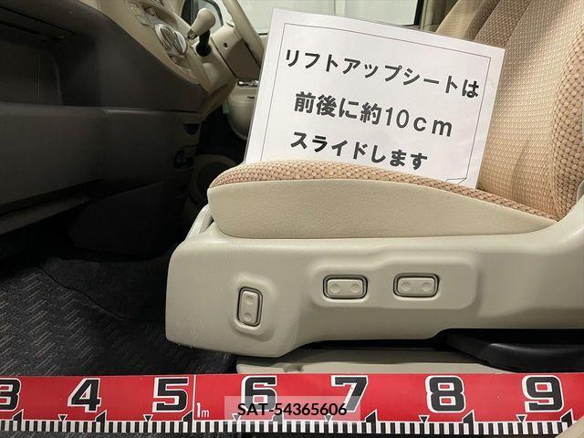 Toyota SIENTA 2013-01 286123-8