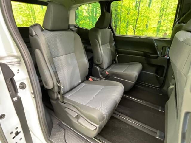 Toyota NOAH 2023-04 194312-9