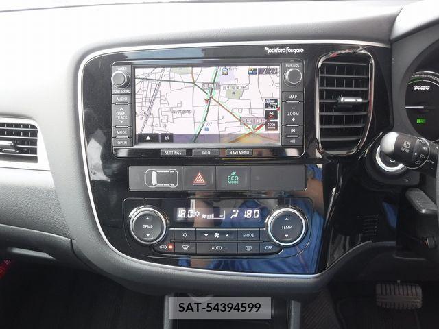 Mitsubishi OUTLANDER PHEV 2013-11 281130-13