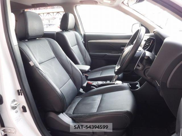 Mitsubishi OUTLANDER PHEV 2013-11 281130-14