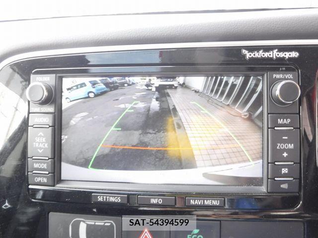 Mitsubishi OUTLANDER PHEV 2013-11 281130-15