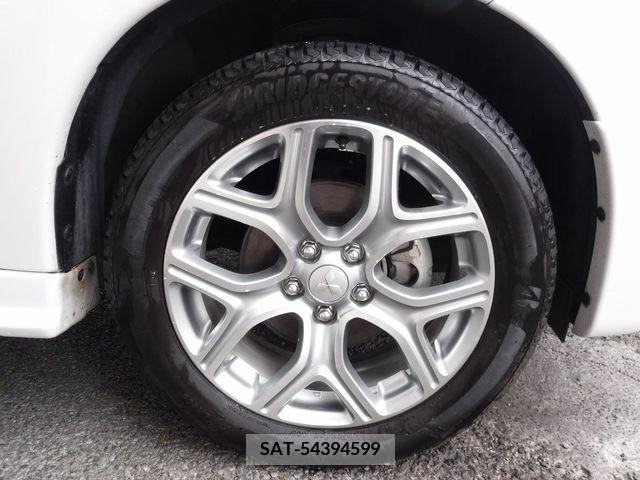 Mitsubishi OUTLANDER PHEV 2013-11 281130-6
