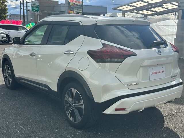 Nissan KICKS 2020-09 19819-23