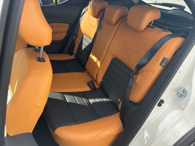Nissan KICKS 2020-09 19819-18