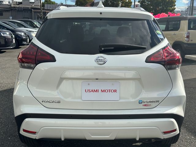 Nissan KICKS 2020-09 19819-20