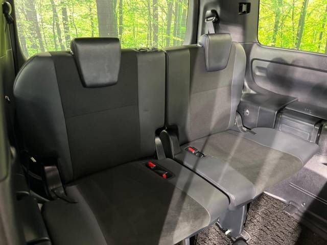Toyota NOAH 2019-03 14182-9