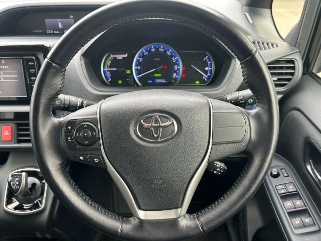 Toyota VOXY HYBRID 2015-04 181122-10